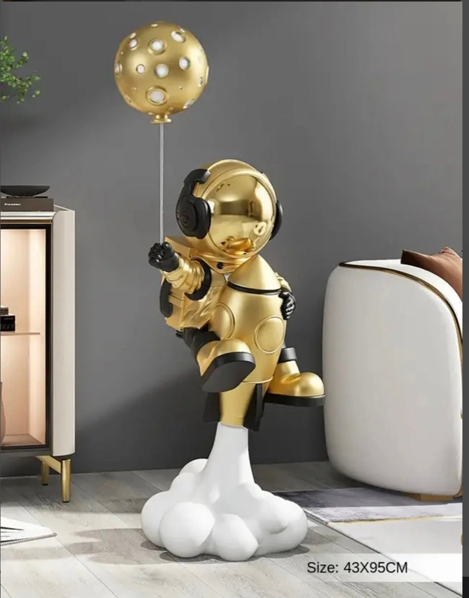 Guldspecifik utgåva av Astro Rocket som kombinerar retrostil med rymdinfluerad design.