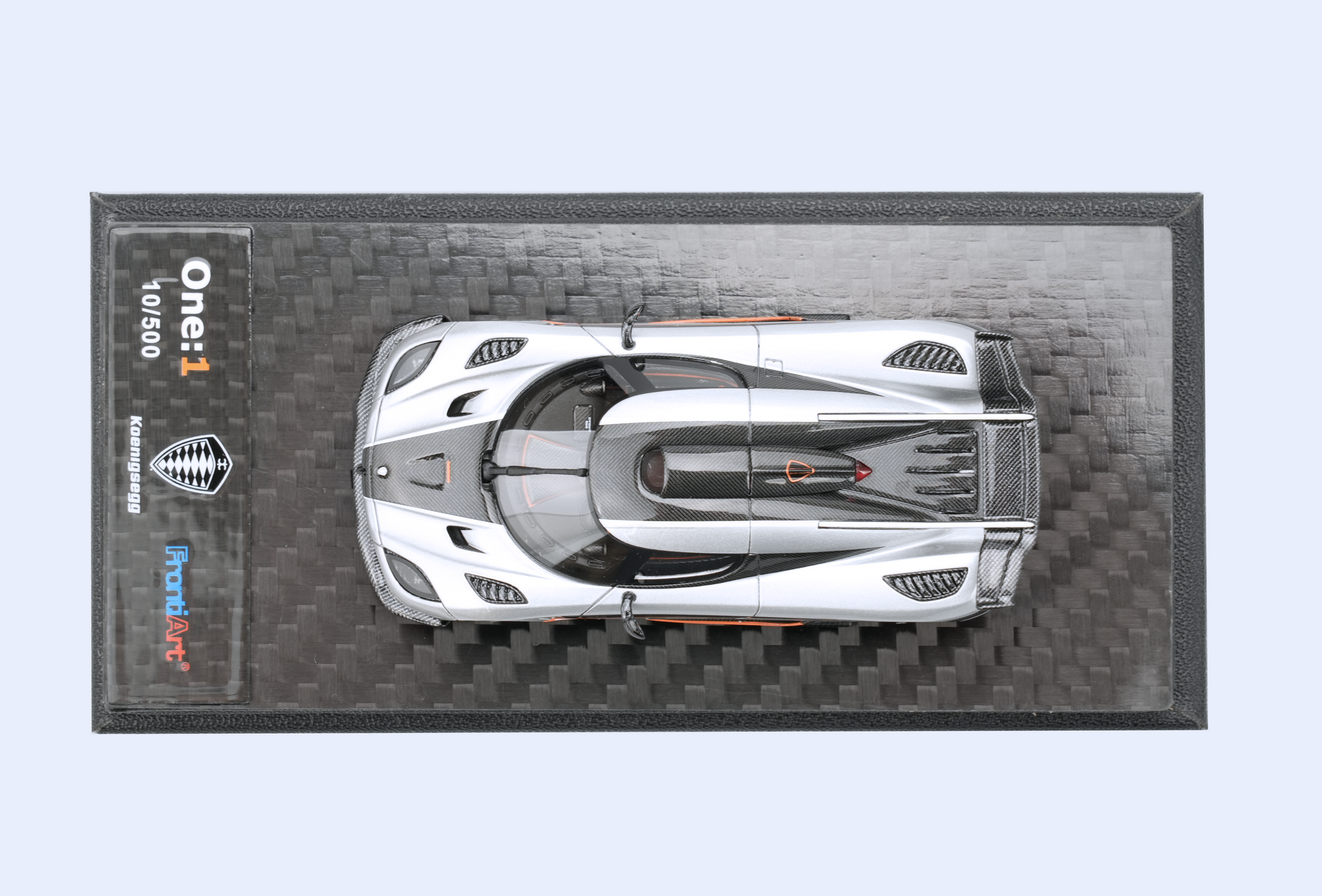 Exklusiv One:1 Open Silver Edition i skala 1:64 med noggrant hantverk och kompakt design.
